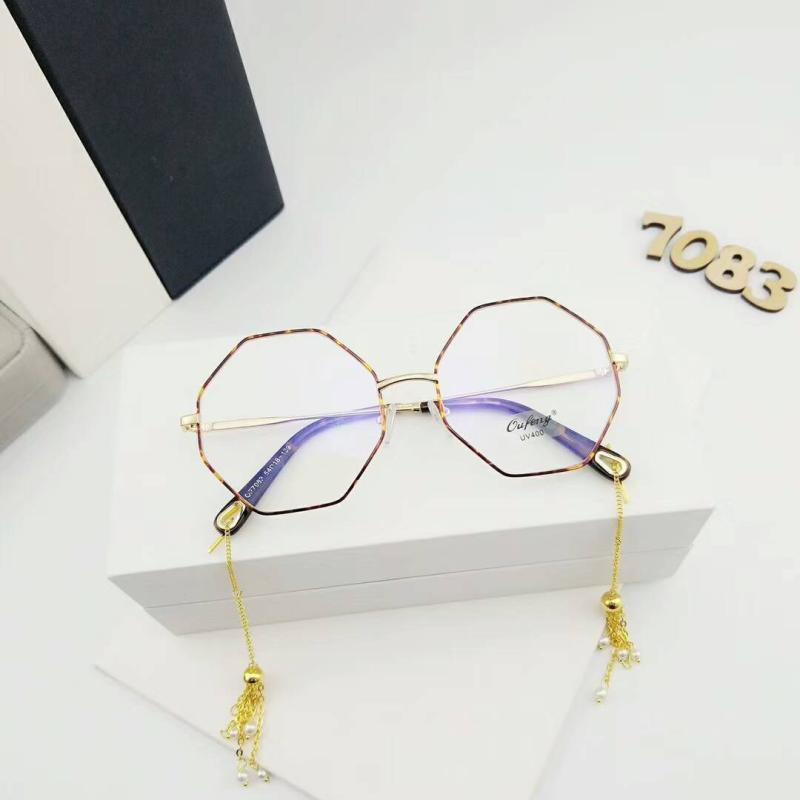 Kính đỏ có hình vuông lớn không đều hình vuông kính nữ cận thị khung cận thị khung lớn cận thị mặt lớn mắt kính gucci