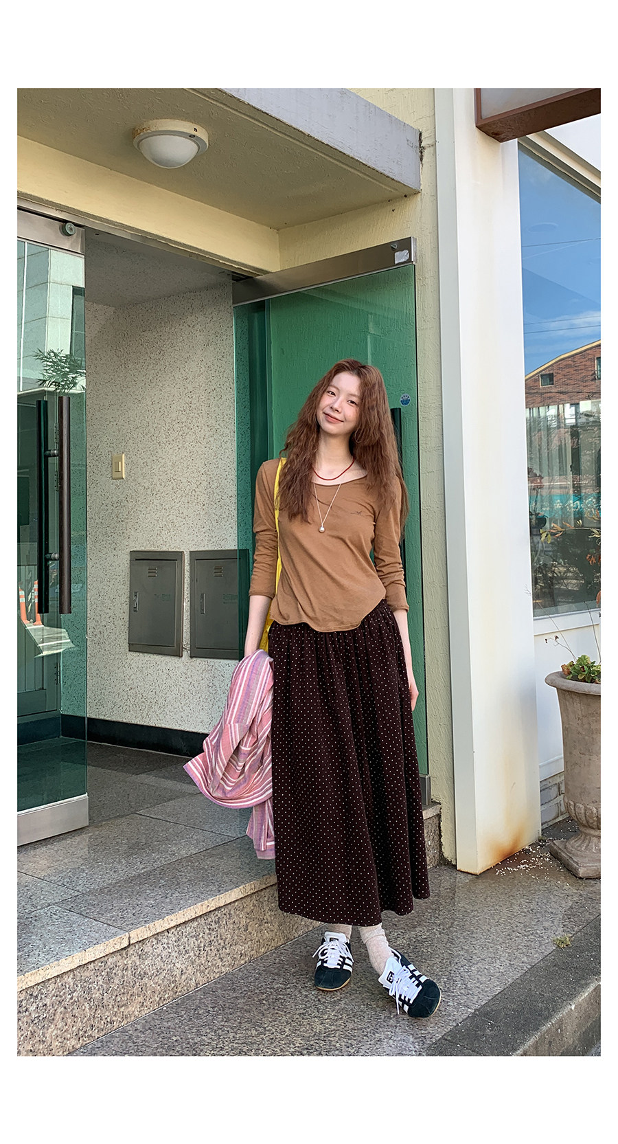 HelloooEat японская винтажная юбка в горошек осенняя коричневая универсальная стройнящая А-силуэта средней длины