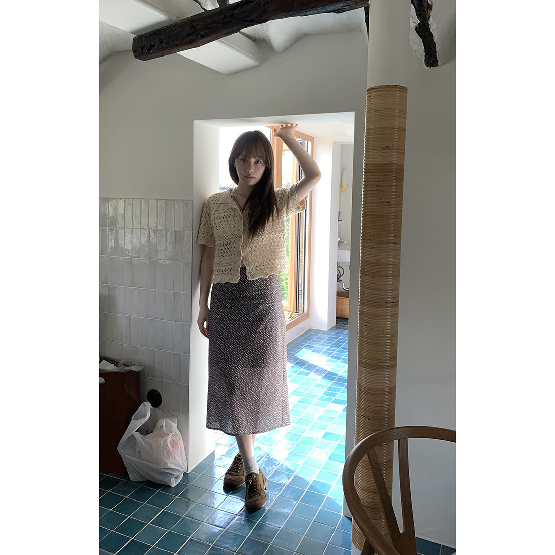 Hellooo Eat весенне-летняя корейская винтажная кофейная юбка с цветочным принтом 2025 универсальная прямая юбка средней длины