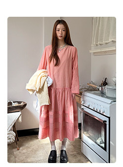 HelloooEat вязаная кофта с V-образным вырезом и длинными рукавами, весенняя коллекция 2025, корейский стиль, деловая модель с вертикальными полосами