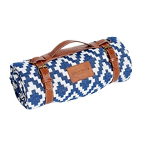 Синяя и белая подушка дикой стадии