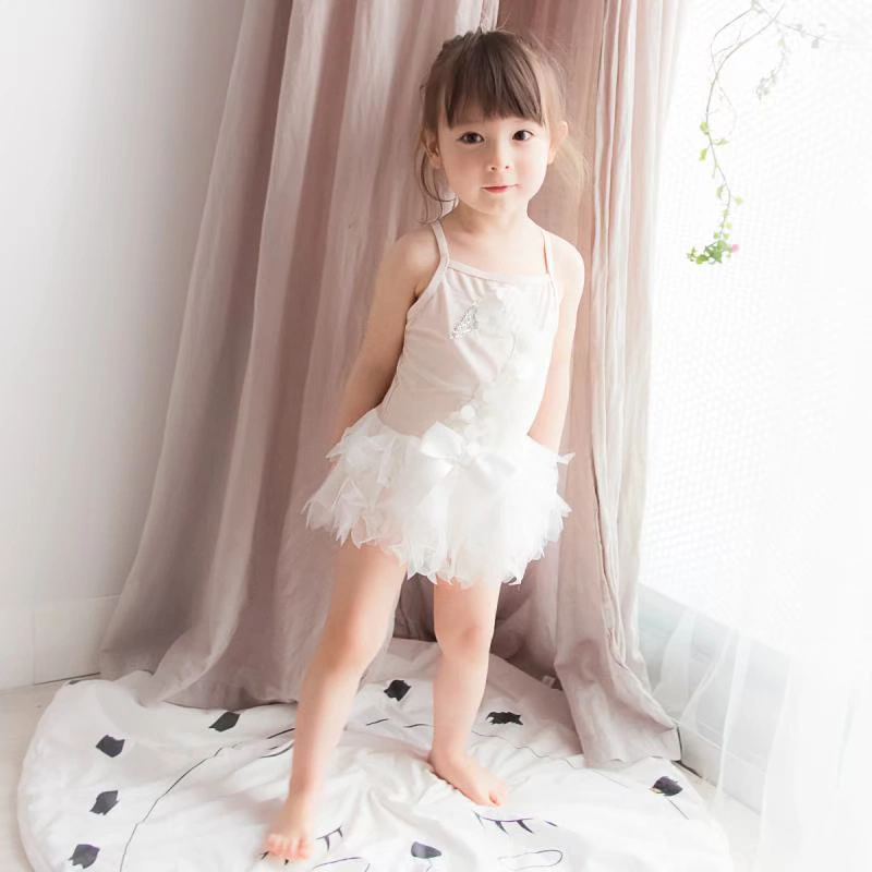 Spot Little Swan Sun Siamese Áo tắm cho bé gái Đồ bơi Spa Khiêu vũ Dress Spot