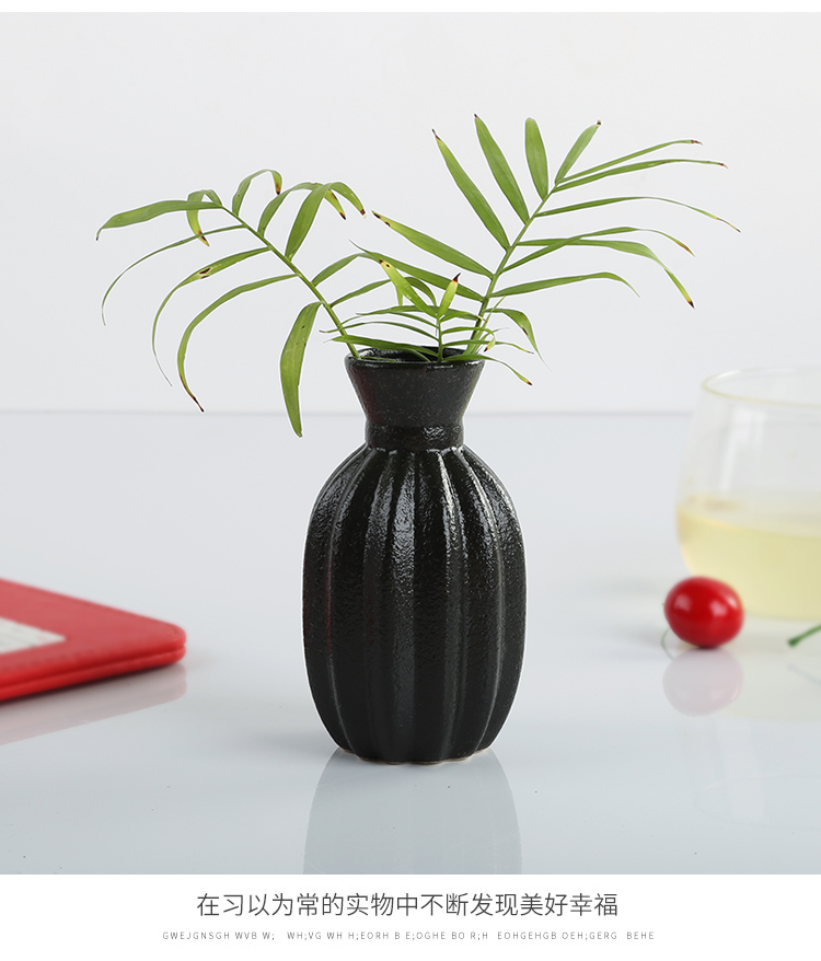 Gốm đen retro nhỏ bình phong cách Nhật hoa khô hoa Zen Zen hoa trang trí bàn bàn trang trí mềm mại - Vase / Bồn hoa & Kệ bình cắm hoa