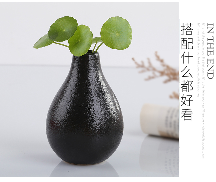 Gốm đen retro nhỏ bình phong cách Nhật hoa khô hoa Zen Zen hoa trang trí bàn bàn trang trí mềm mại - Vase / Bồn hoa & Kệ bình cắm hoa