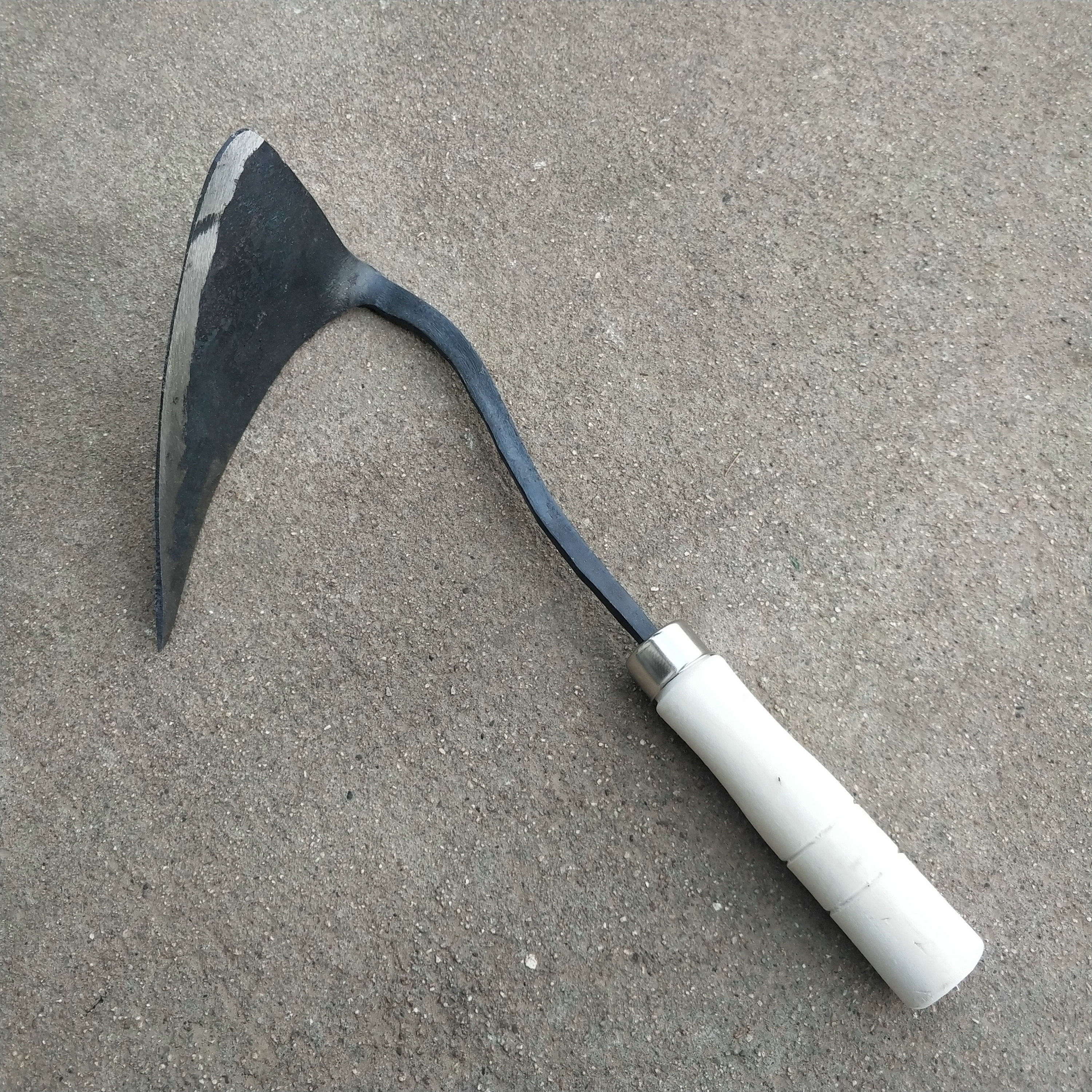 Special hoe for ditching and weeding, agricultural land reclamation, loosening soil, digging bamboo shoots, household vegetable rake, gardening tool, weeding artifact