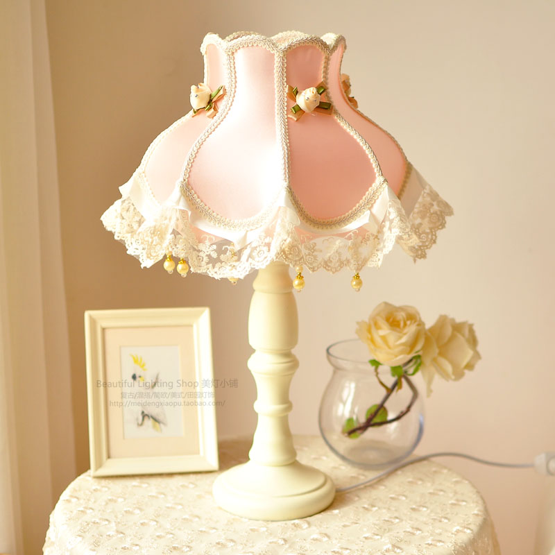 (Cloud Dream) Table Light Retro Lace Romantic Princess Wind Fresh Meritocratic Pink Bedroom Bed Headlights