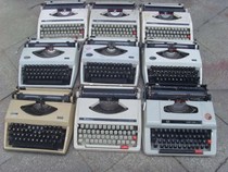 The object is good the English typewriter is old-fashioned retro printable and typable. The old-fashioned machinery can hit the century window.