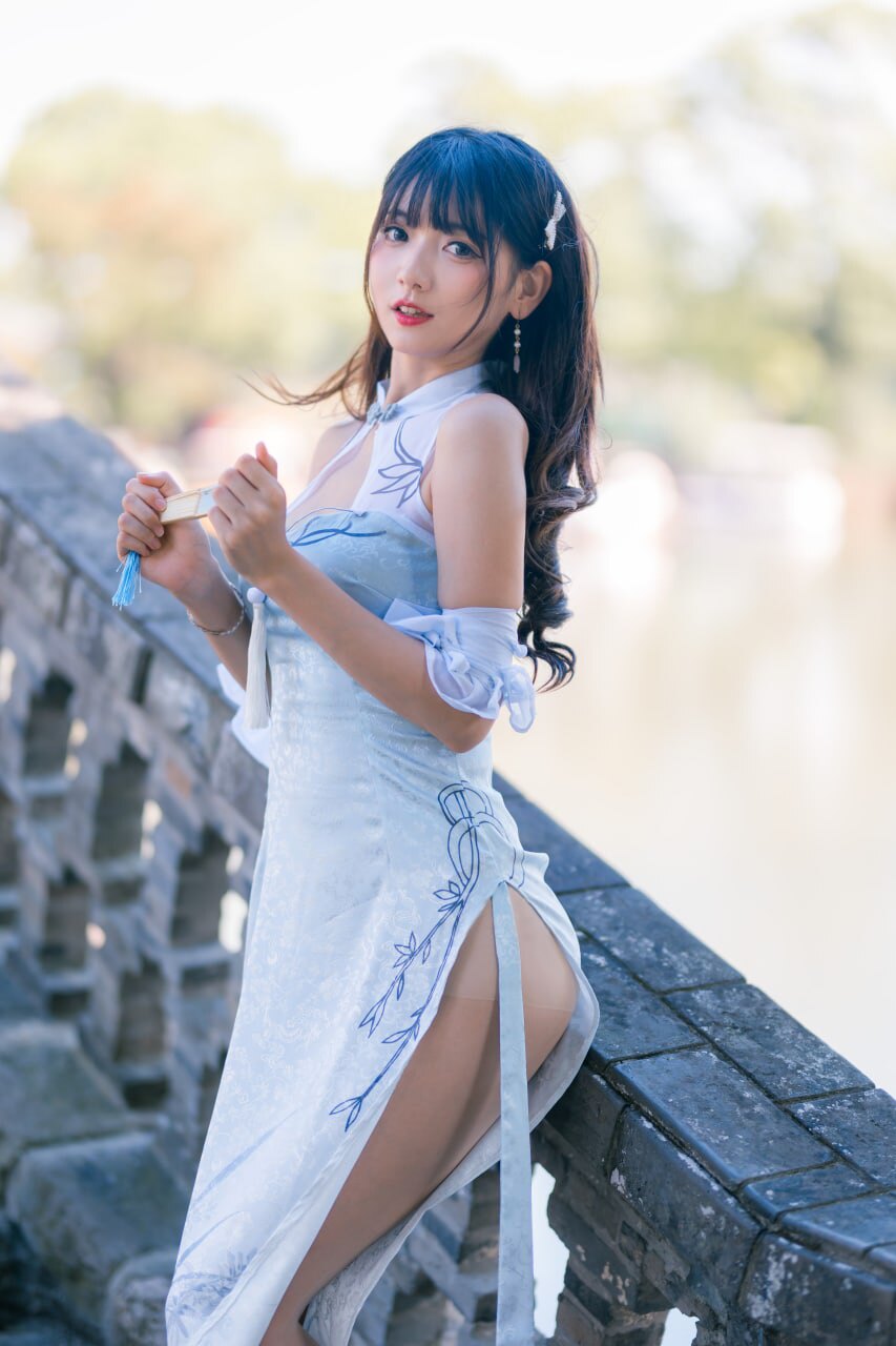 Kyokyo沉迷汉堡王 – 蓝色旗袍