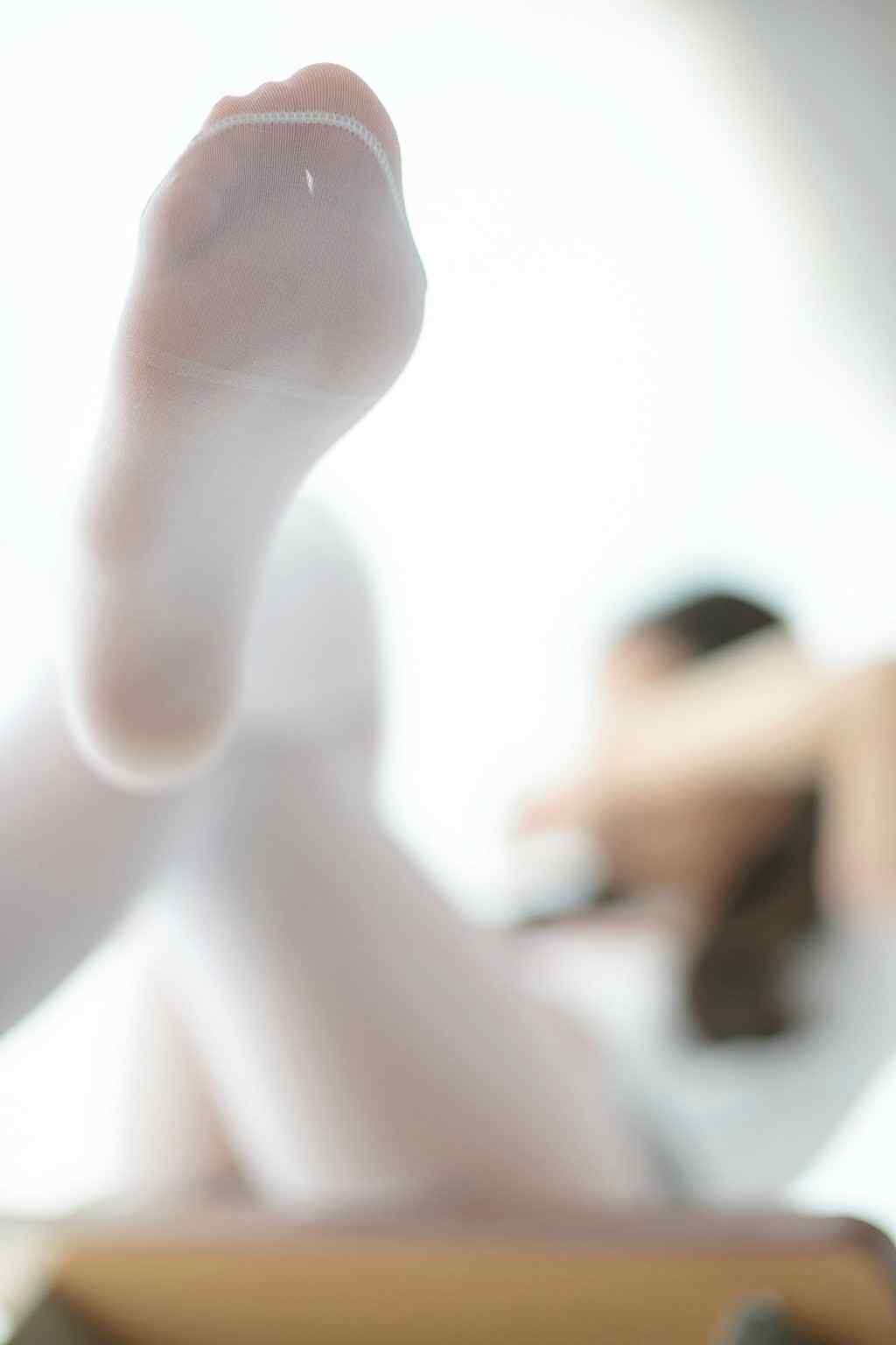 教室里的白丝超短裤大长腿小萝莉-她们