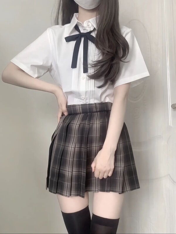 <strong>穿越青春的时光隧道: JK制服与初恋日系写真</strong>