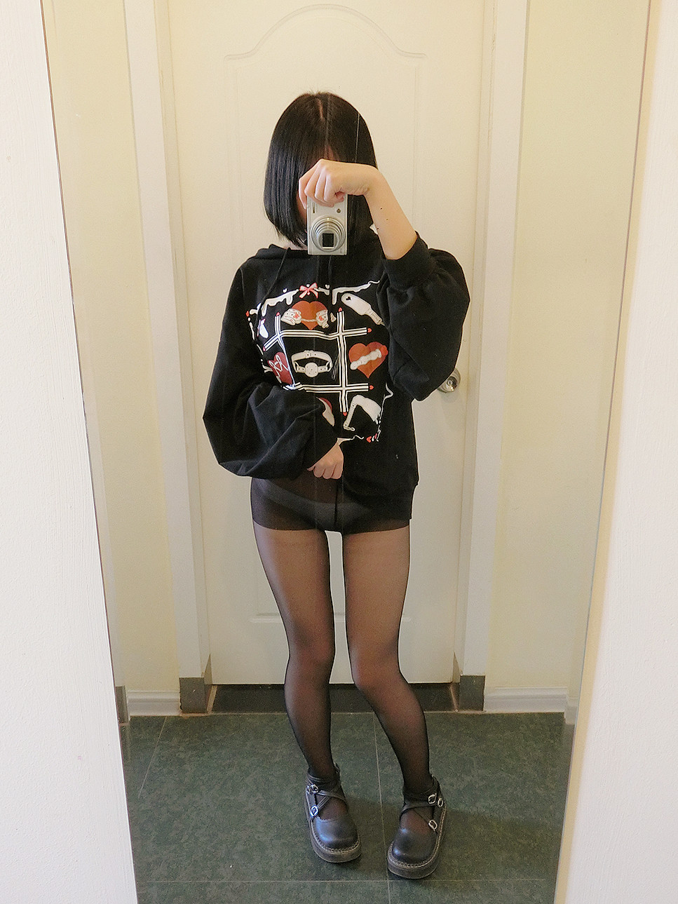 惊艳撕破丝袜系列：黑上衣下的诱惑