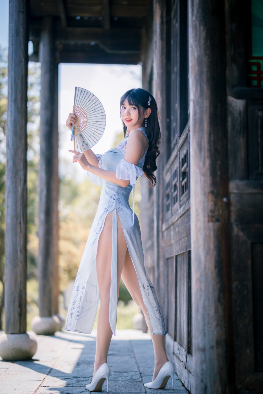 Kyokyo沉迷汉堡王 – 蓝色旗袍