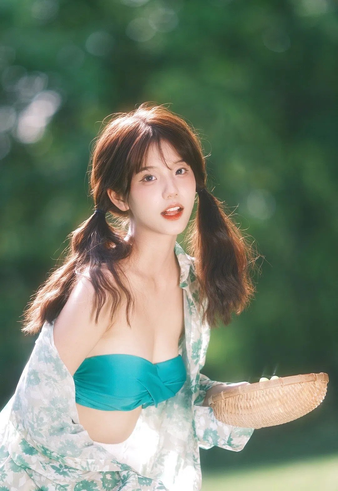 清新草地写真：迷人的可爱风