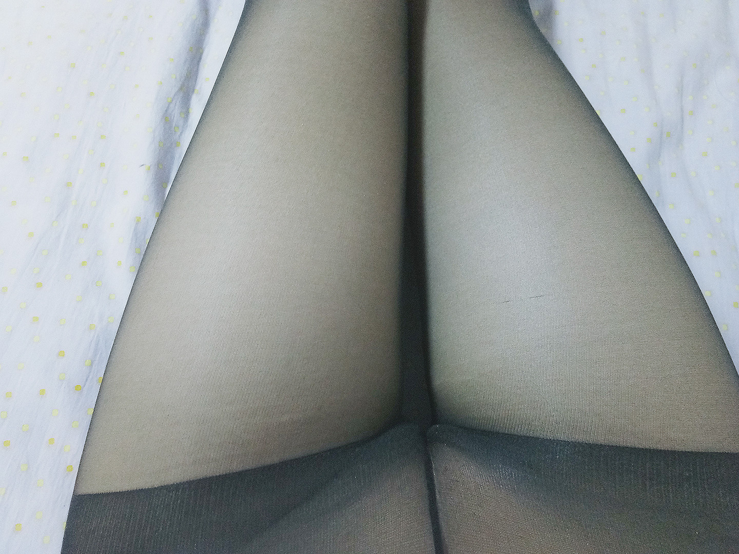 迷人黑丝魅力：细腿诱惑系列