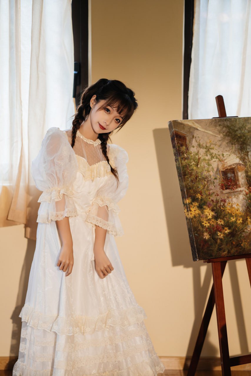 古风白裙美女：雅致与风情的相遇