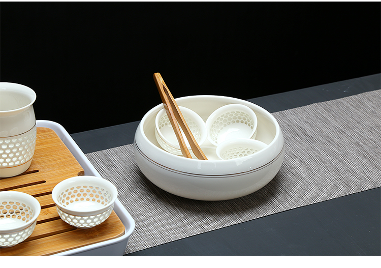 Fujian macros and exquisite tea sets of cellular kung fu tea cups of a complete set of ceramic household hollow out lid bowl and exquisite tea set