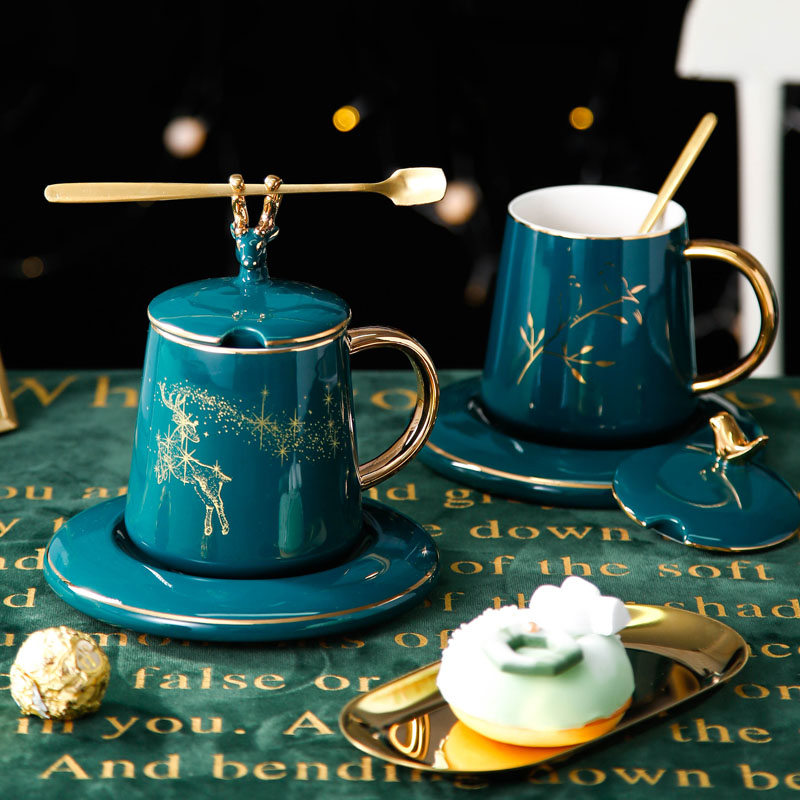 Creative move trend ceramic keller with hand gift Christmas gifts gifts one spoon picking cups with cover