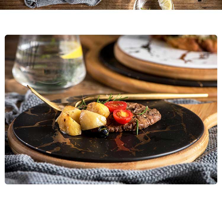 The Nordic dish steak dinner plate with black ceramic round SaPan wooden pallet with The handle