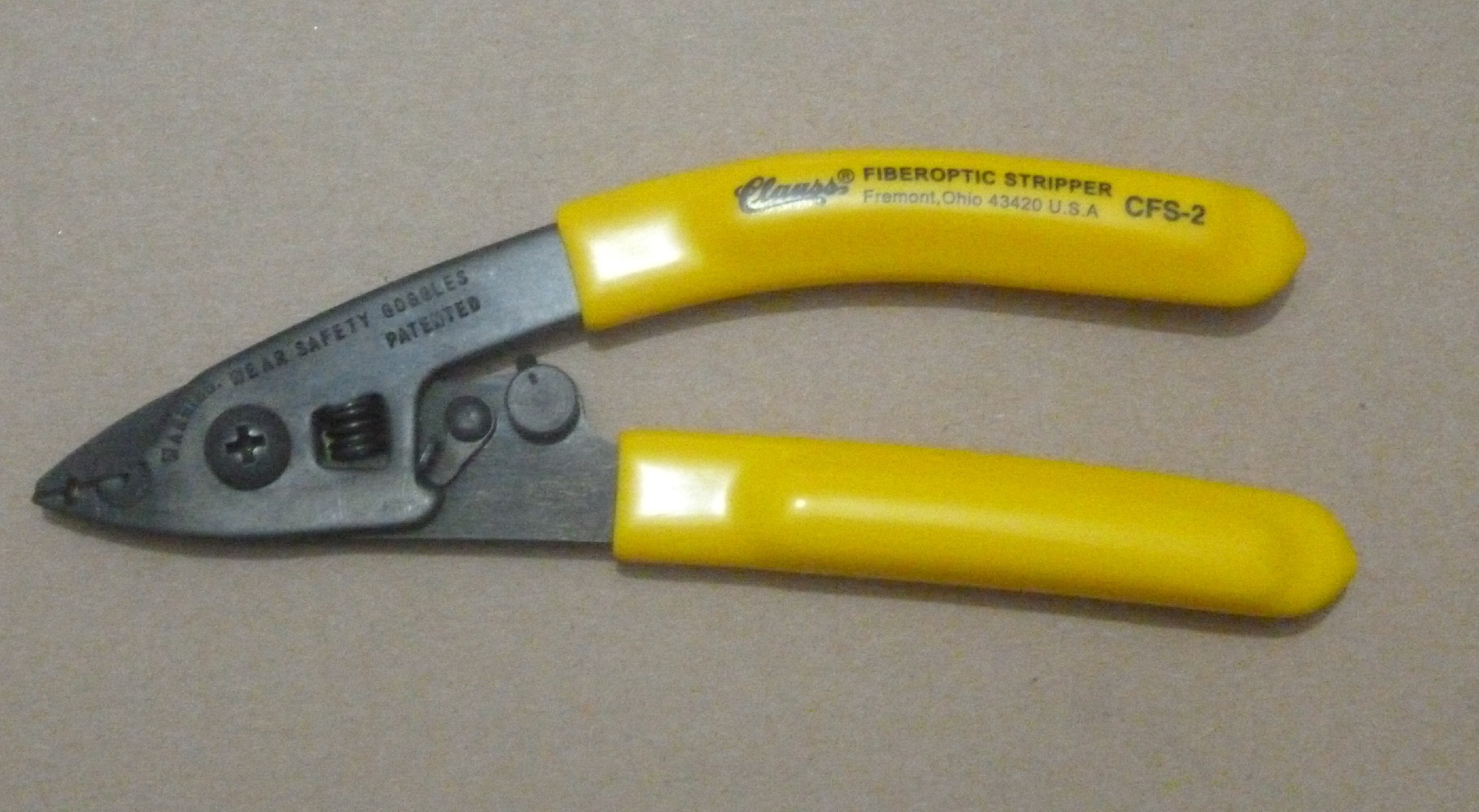 Dual-port CFS2 fiber stripping pliers fiber stripping pliers Miller pliers wire stripping pliers