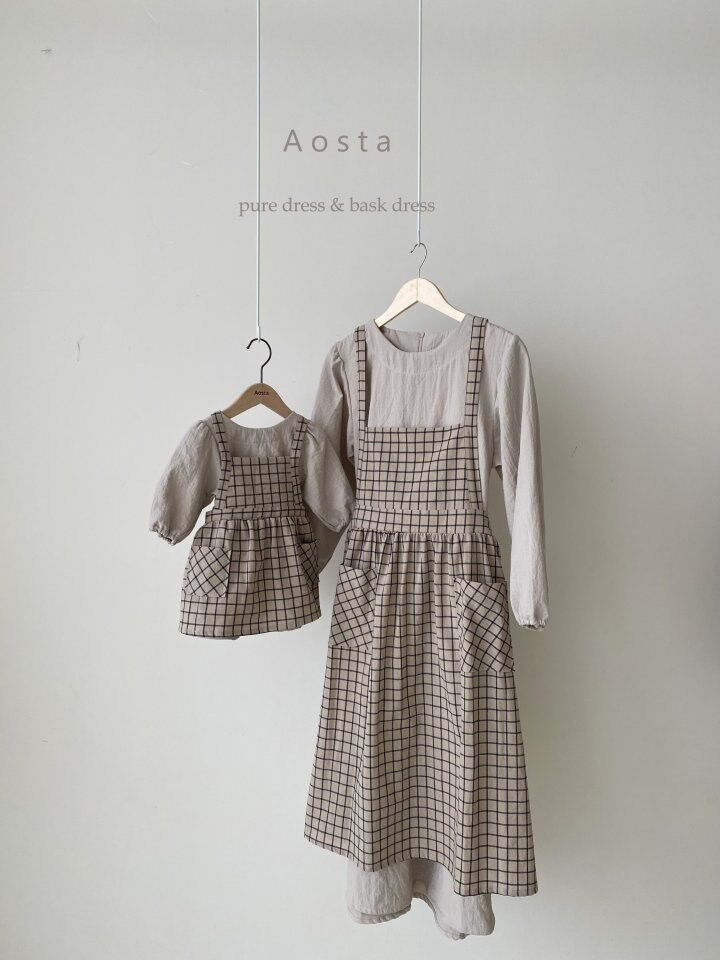 South Korean children's clothing 2022 spring new pint of pro-loading plaid dresses female clothing boy holding baby bag pants family clothes cross border