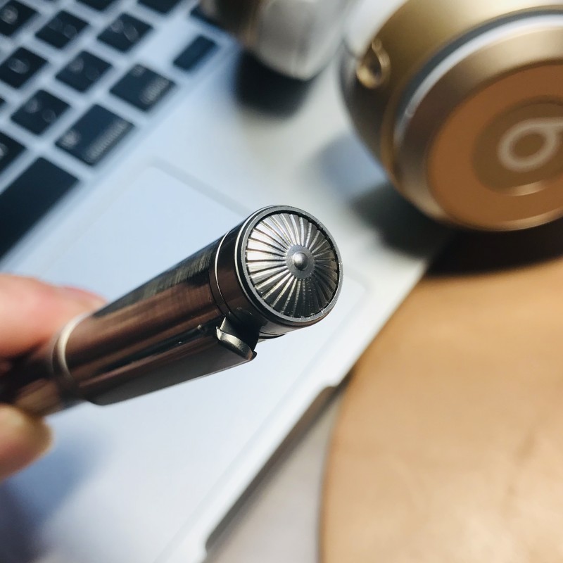 Take the world metal pen ballpoint pen business signature pen rotating refill water-based ballpoint pen metal ballpoint pen 1015-97