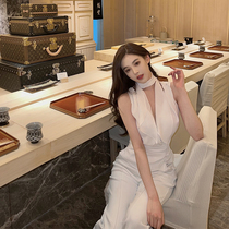 nicky French temperament short white top design sense female niche 2022 summer all-match v-neck sleeveless