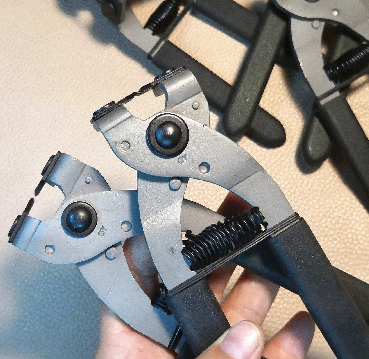 Guyue brand Ling pliers silent silent GY ling chopping cowhide leather art hand-sewn neat double-sided punching 3 4 5mm