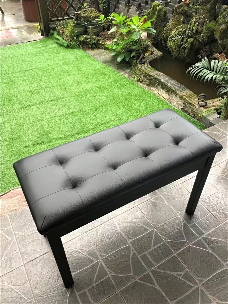 当社では、高さ調節可能な一人掛けピアノスツール、本棚付き二人掛けピアノスツール、デジタルピアノスツールなど、ピアノスツールを専門的に製造しています。