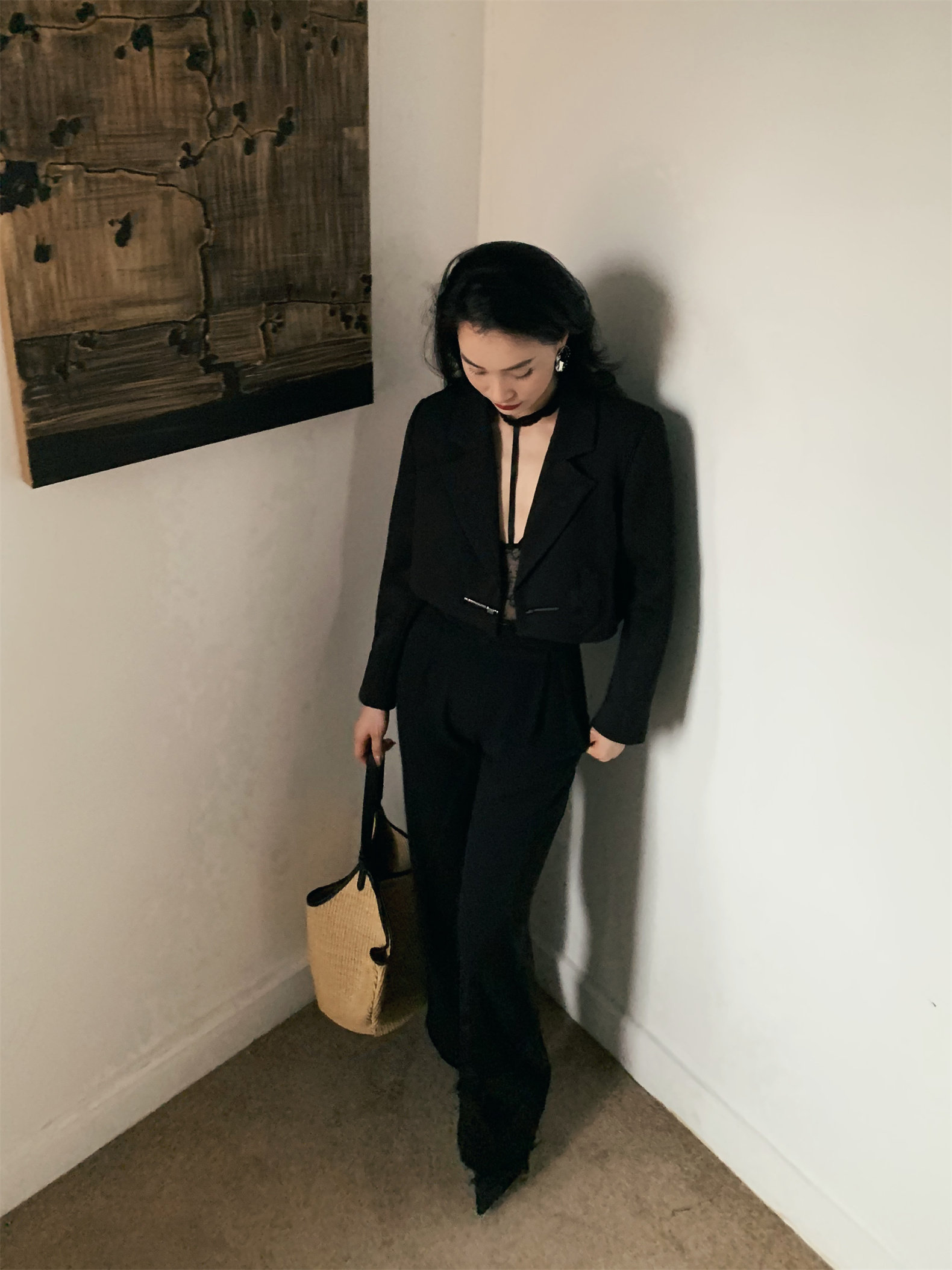 Стильные костюмы mood x miura 2024夏季新款黑色翻驳领不对称西装高腰宽裤