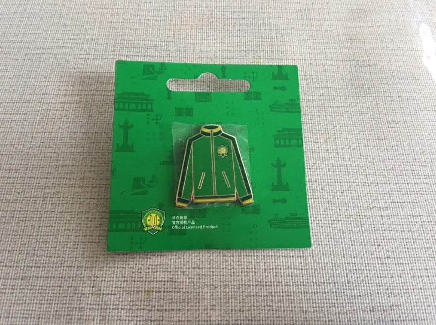 China Super League Beijing Guoan Official Blind Box Football History Jacket Sherlock Badge 2013 (Out of Box)
