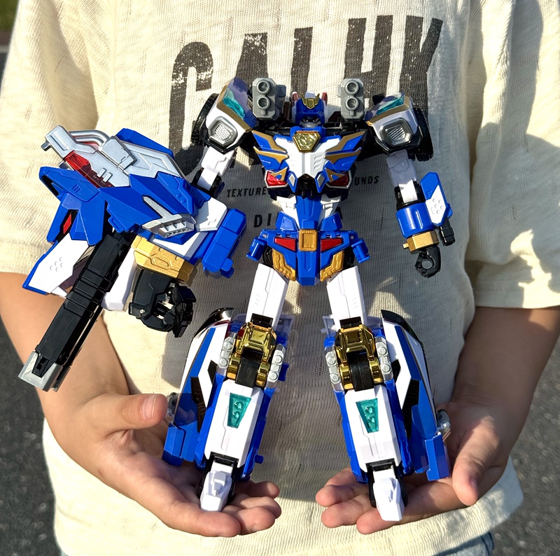 In-Stock Dazzling Card Fighter W Dazzling Blue Lightning W Wolf Warrior Children's Car Transforming Robot Toy Boy's Gift