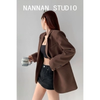 Коричневый