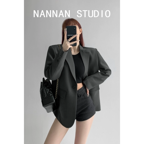 Дизайнерский черный пиджак классического кроя, осенние наплечники, тренд сезона