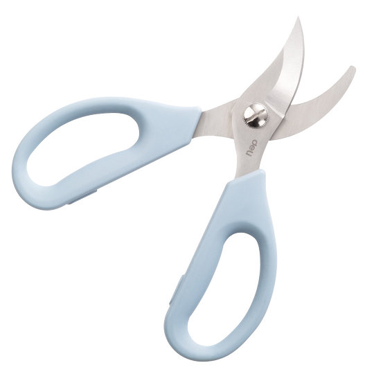 Thickened stainless steel blade can cut thick branches