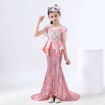 Childrens gown models walking show fish tail trailing skirts girl noble evening gown little girl host drag tail to play out