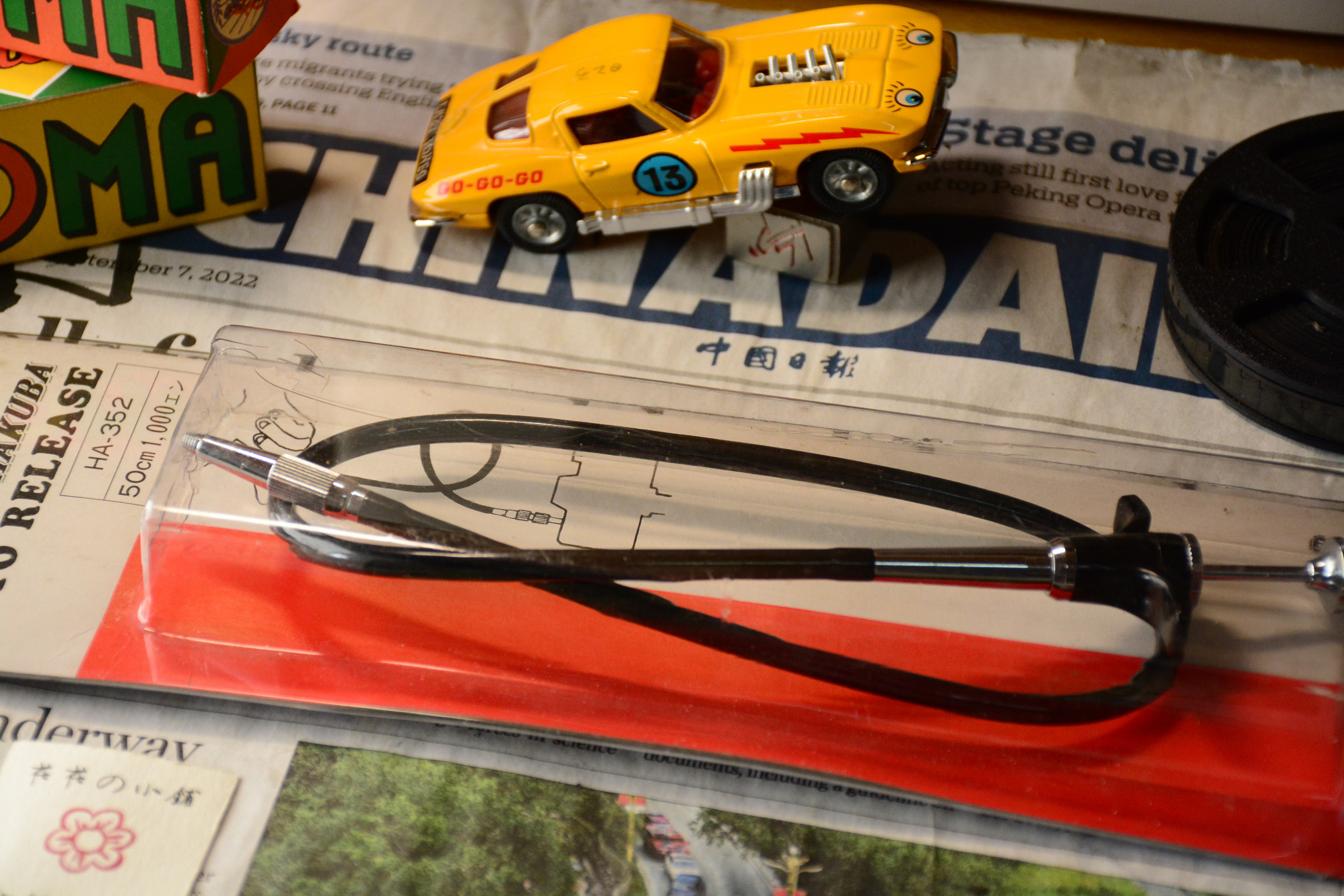 白馬（日本）製、金属製メカニカルシャッターレリーズケーブル、長さ50cm、編組タイプ、オリジナルパッケージ入り、在庫あり。