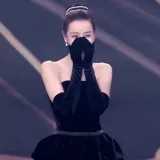 Черные перчатки, бархатное красное вечернее платье для невесты