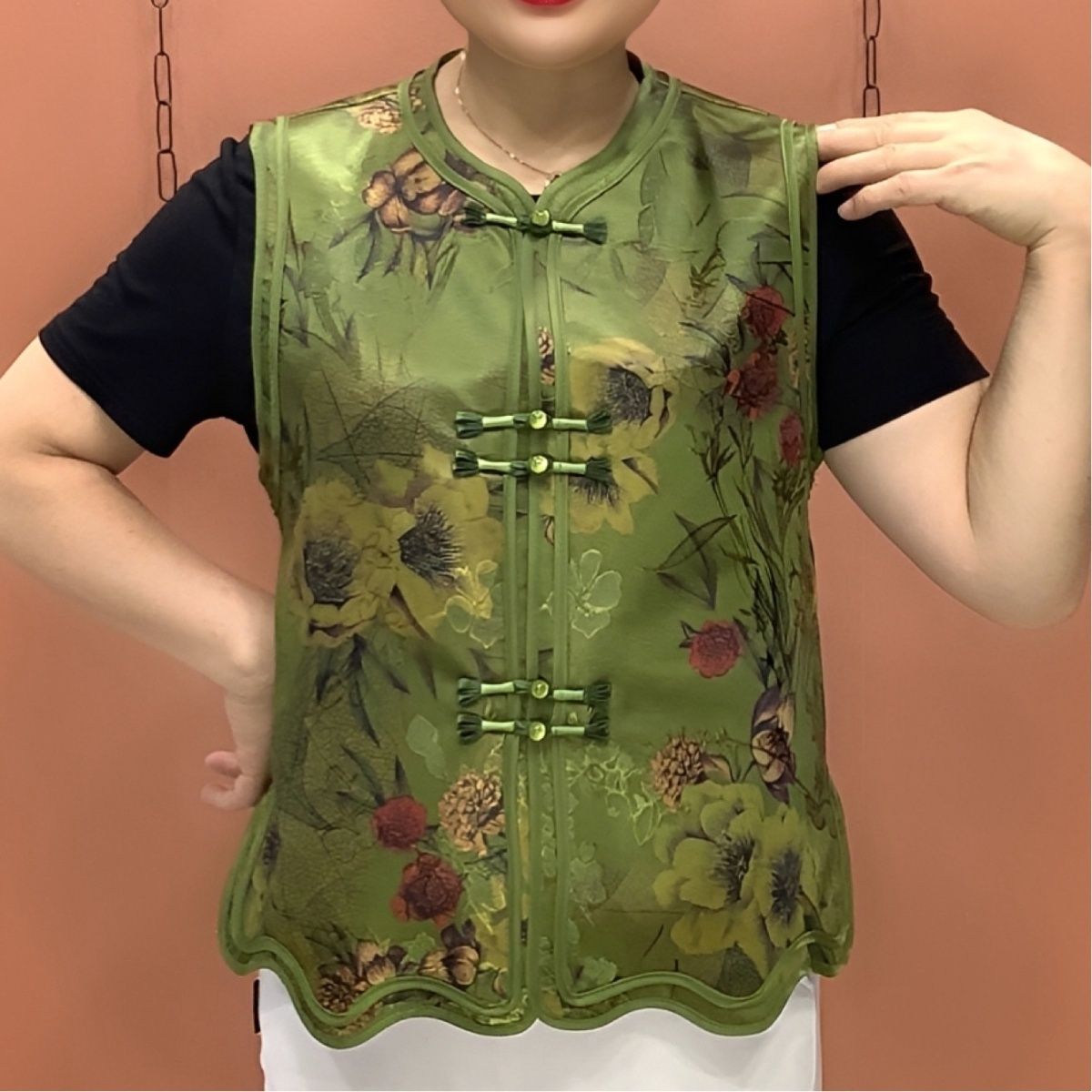 Mercerized fabric buckle vest for middle-aged and elderly people