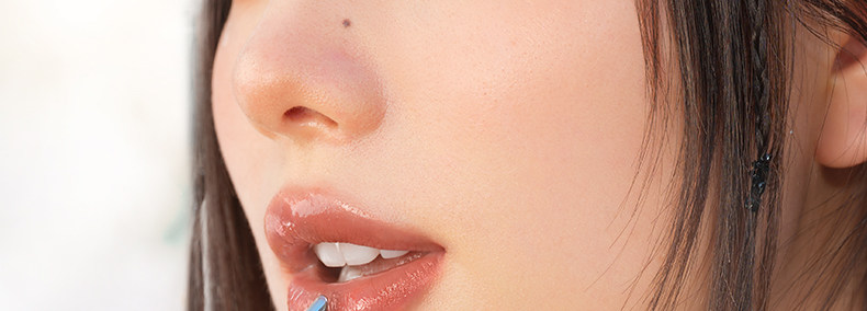 【中国直邮】【春晚同款】  Judydoll橘朵  冰熨斗精华镜面唇釉  护唇蜜   #07霜冻烤梨  显白酒红色  【春晚主持人马凡舒同款】