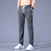 Темно -серой