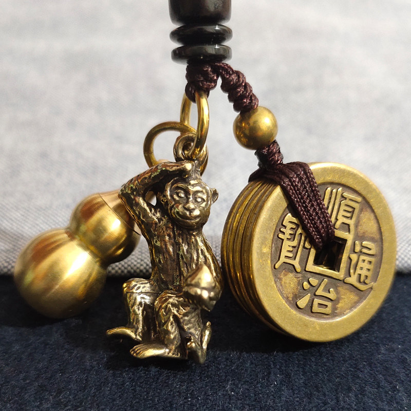 純銅製の縁起の良い猿のキーホルダー、桃を持った金色の猿のペンダント、十二支の猿の飾り、五帝銭の瓢箪ペンダント、ギフト。