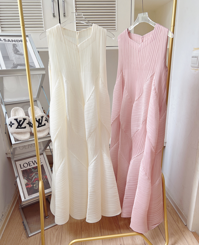 High Quality! Spring and Summer Vest Dress, Pleated Silhouette, Sleeveless Dress, Puff Skirt, Cream Cake Dress, Long Dress