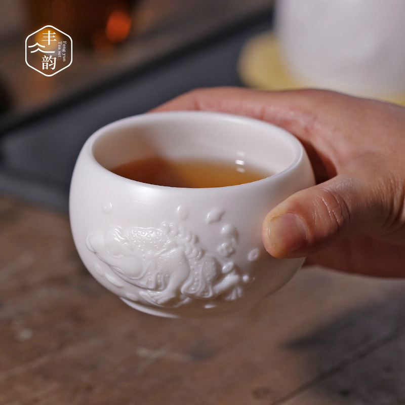 Inferior smooth dehua high - white DE - gen Chen spittor delight in cup masters cup large relief single cup sample tea cup by hand