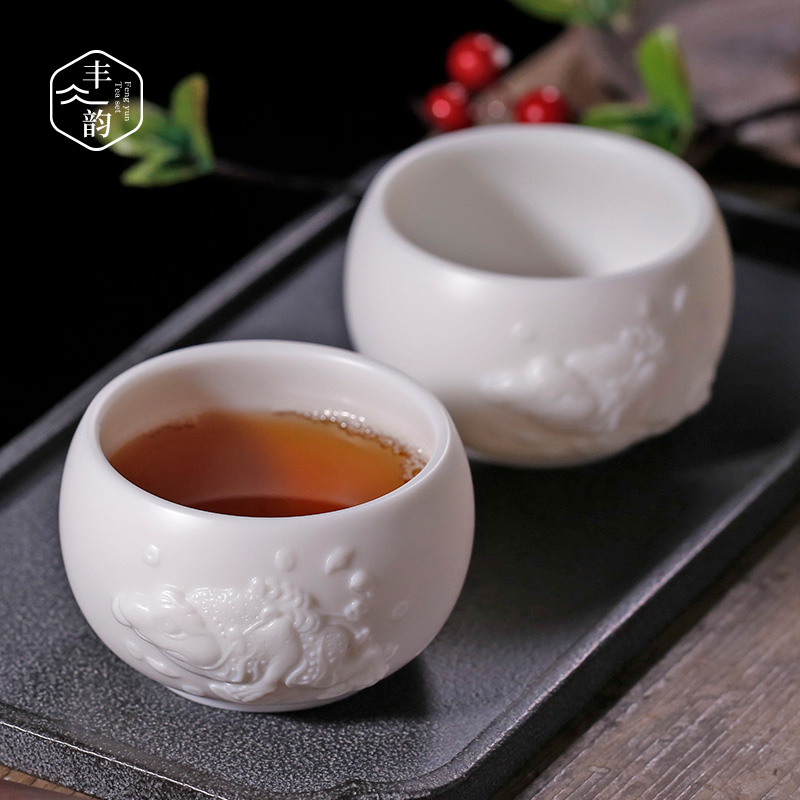 Inferior smooth dehua high - white DE - gen Chen spittor delight in cup masters cup large relief single cup sample tea cup by hand