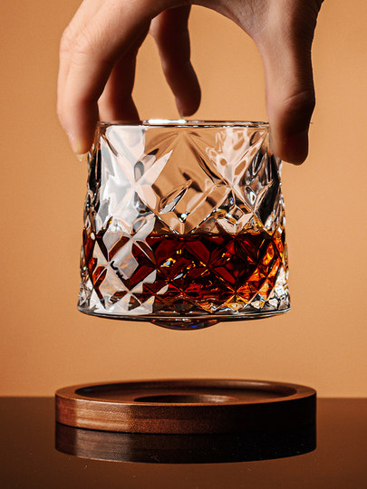 Whiskey glass, wine glass, crystal decompression cup, glass cup set, beer glass, high-end rotating cup for home use