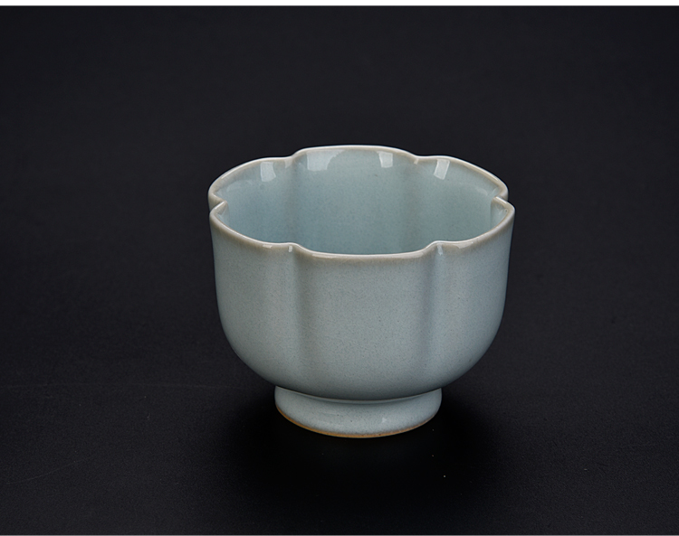 Ancient sheng up new name plum flower petals, jingdezhen up all hand master your up tea cup single cup tea bowl