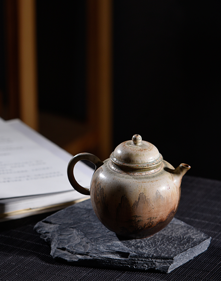 Ancient sheng up ceramic hand - made firewood teapot volunteers wild mountain kettle pure manual Japanese literati maintain household teapot