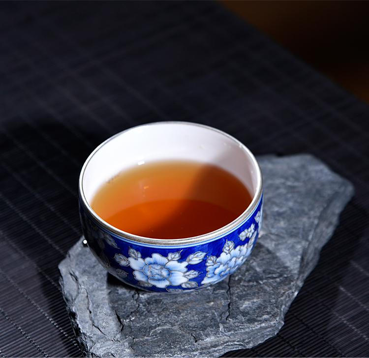 Old blue and white silver wire porcelain ceramic cups kung fu sheng up coppering. As silver cup single CPU personal tea light sample tea cup restoring ancient ways