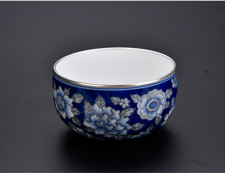 Old blue and white silver wire porcelain ceramic cups kung fu sheng up coppering. As silver cup single CPU personal tea light sample tea cup restoring ancient ways