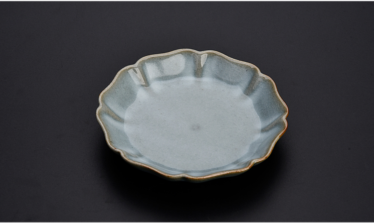 Ancient sheng up new name plum petals your porcelain tenderness CPU master cup single cup which can keep your up jingdezhen kung fu